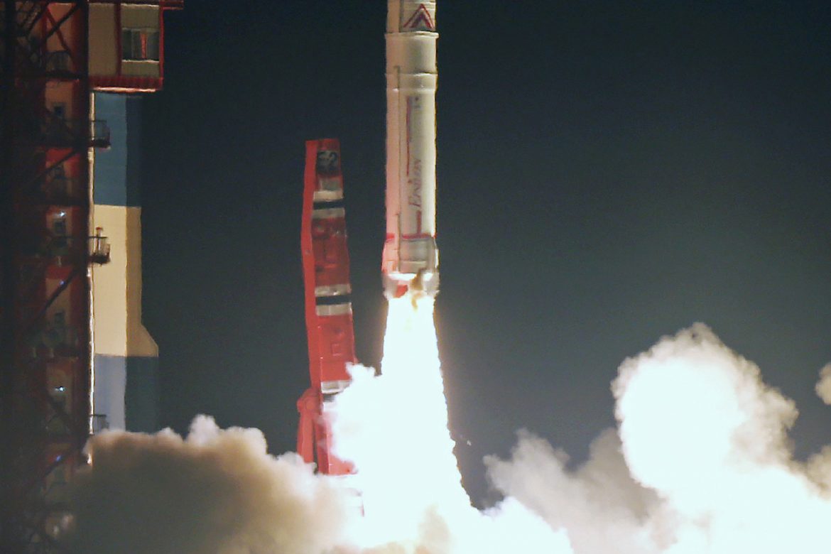 Japón lanza satélite para estudiar los cinturones de Van Allen