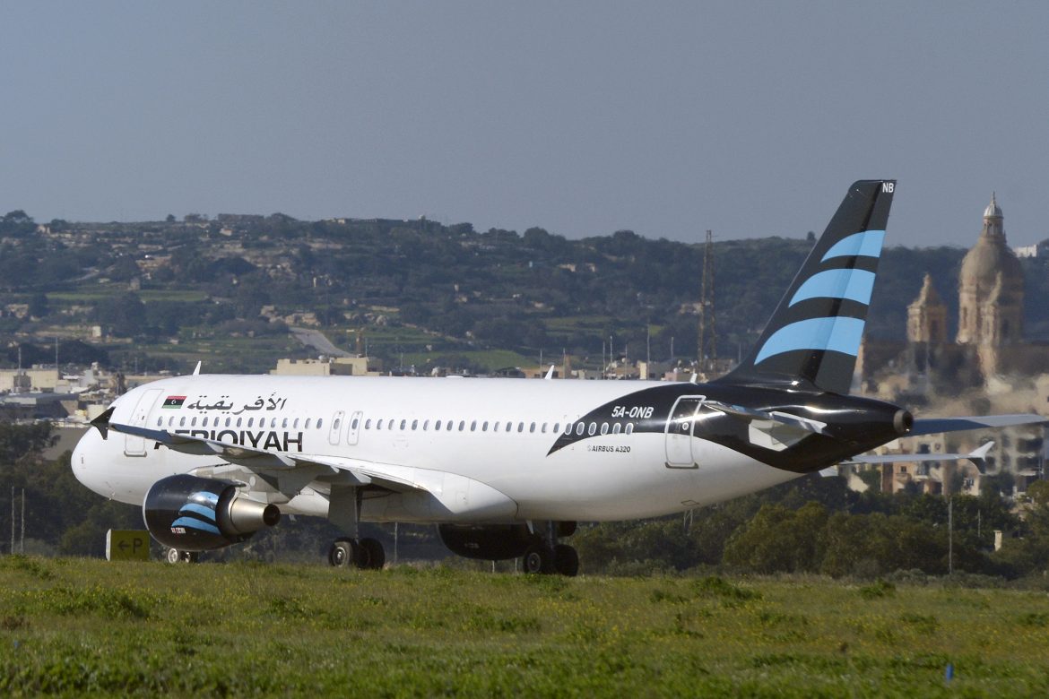 Secuestran avión libio y lo desvían a Malta