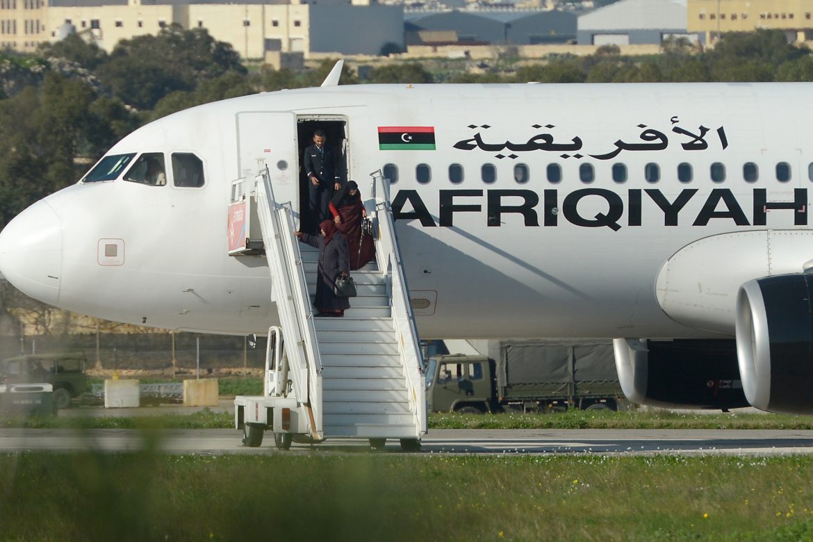 Primer ministro de Malta informa que al menos 109 personas han sido liberadas de avión libio