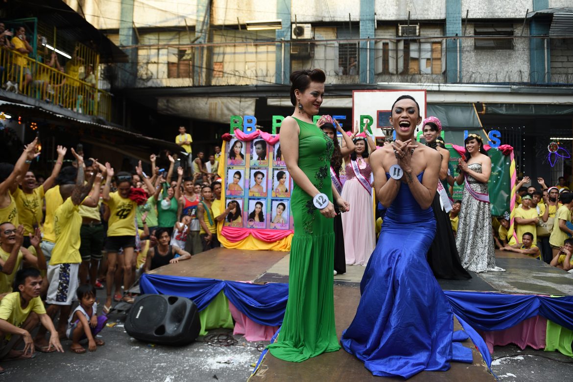Reos participan en un concurso de belleza en una cárcel de Filipinas