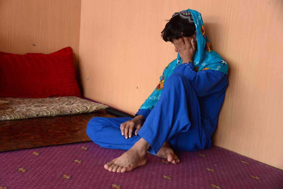 "El bacha bazi": la tradición afgana de jóvenes esclavos sexuales