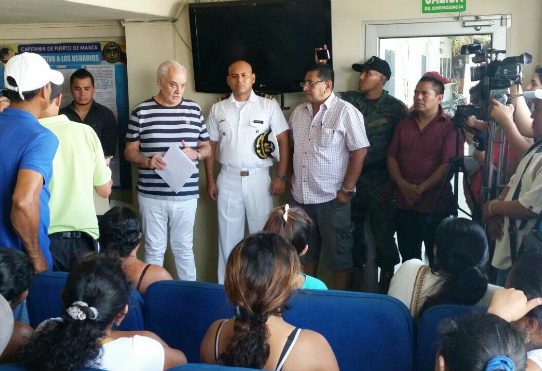 Buscan a seis hombres desaparecidos tras colisión de barcos de Ecuador y Panamá