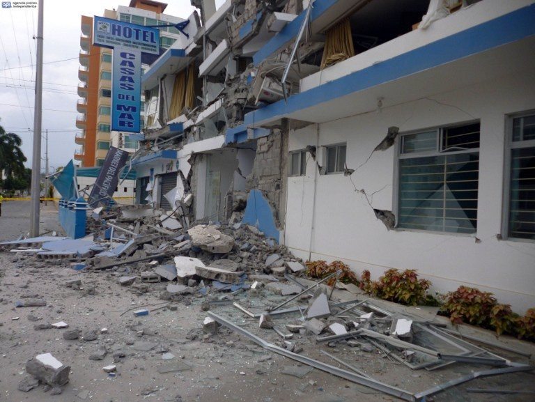 Tres muertos, 47 heridos y cientos de damnificados por sismos en Ecuador