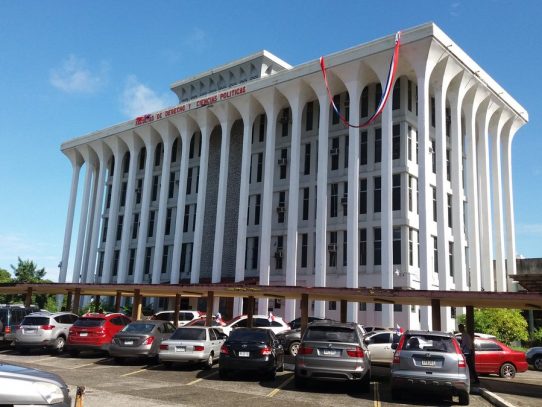 Universidad de Panamá, retira reformas académicas tras suspensión de bonos en la Corte
