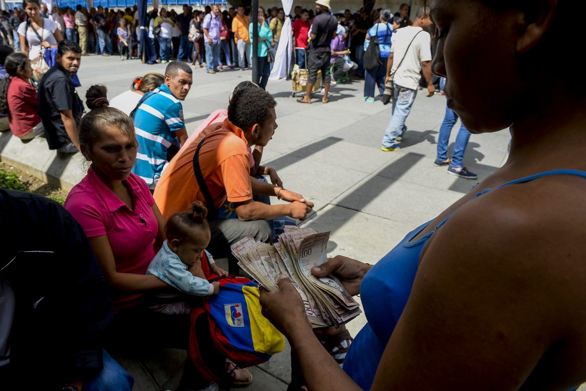 Caos en Venezuela, saqueos y más por falta de billetes