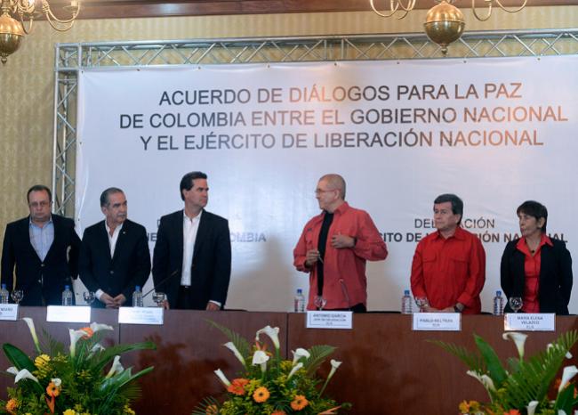 La última guerrilla: Gobierno colombiano instala diálogo con el ELN