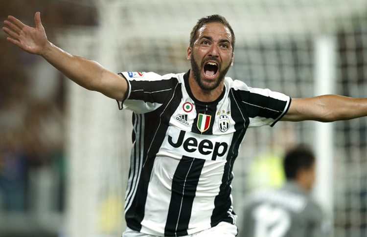 La Juventus a la cabeza en el derbi de Turín, gracias al 'doblete' de Higuaín
