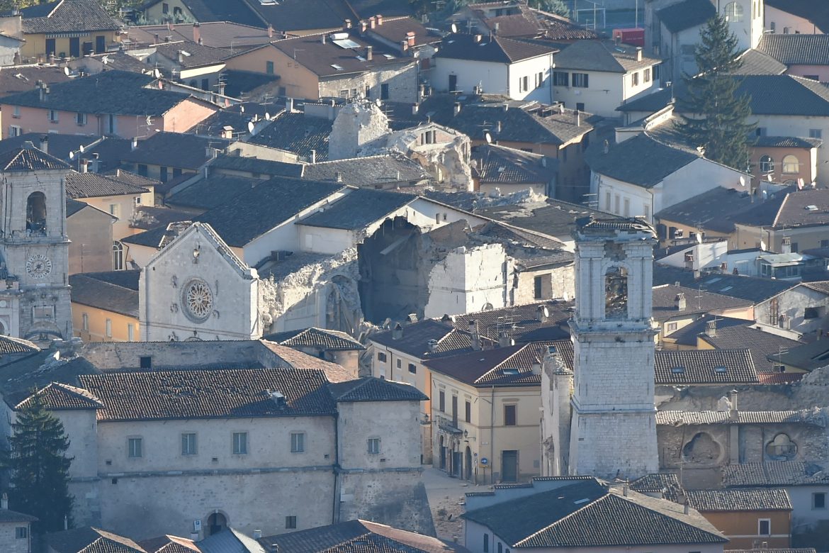 Tres fuertes sismos sacuden el centro de Italia