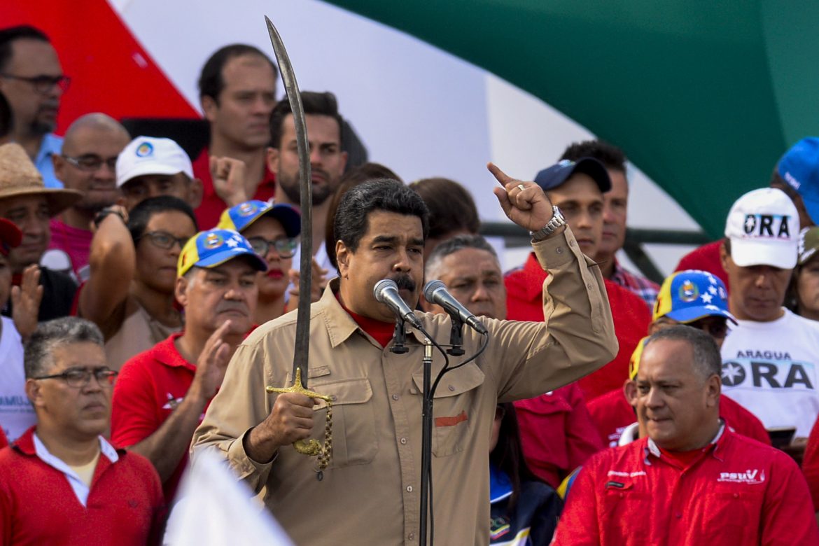Maduro anuncia despliegue de fuerzas antidisturbios por toda Venezuela