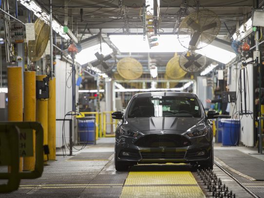 Ford suspende proyecto de planta automotriz en México tras críticas de Trump