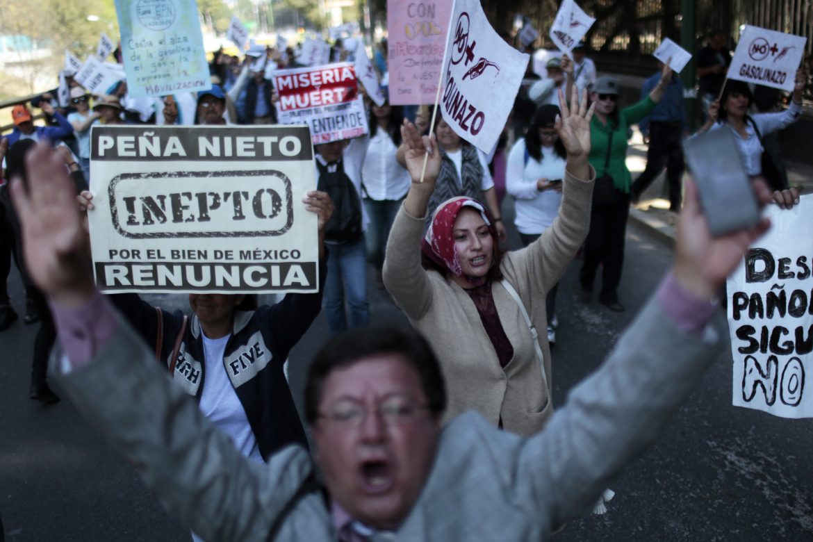 Suben a 3 los muertos por las protestas contra gasolinazo en México