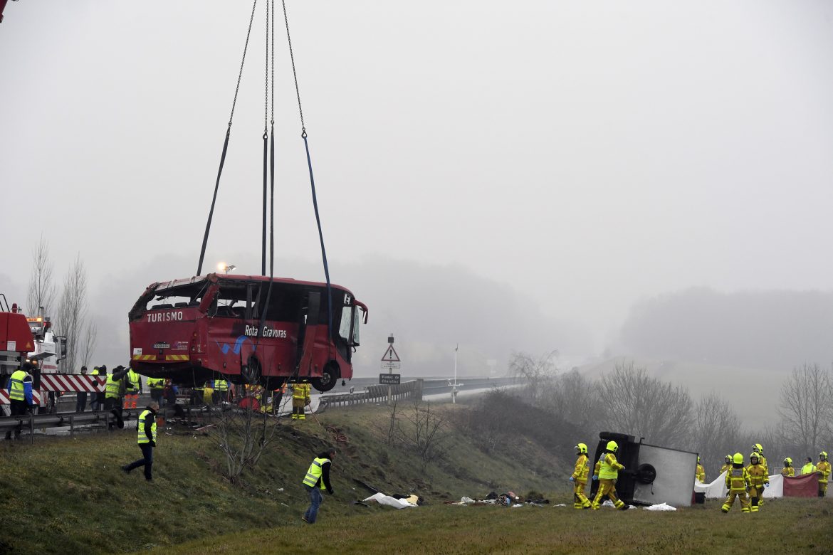 Accidente de autobús cobra la vida de cuatro personas y deja más de veinte heridos en Francia