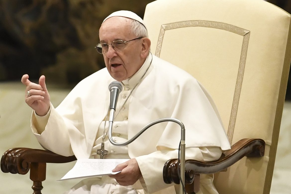 Papa pide a Trump que no se olvide pobres, marginados y necesitados