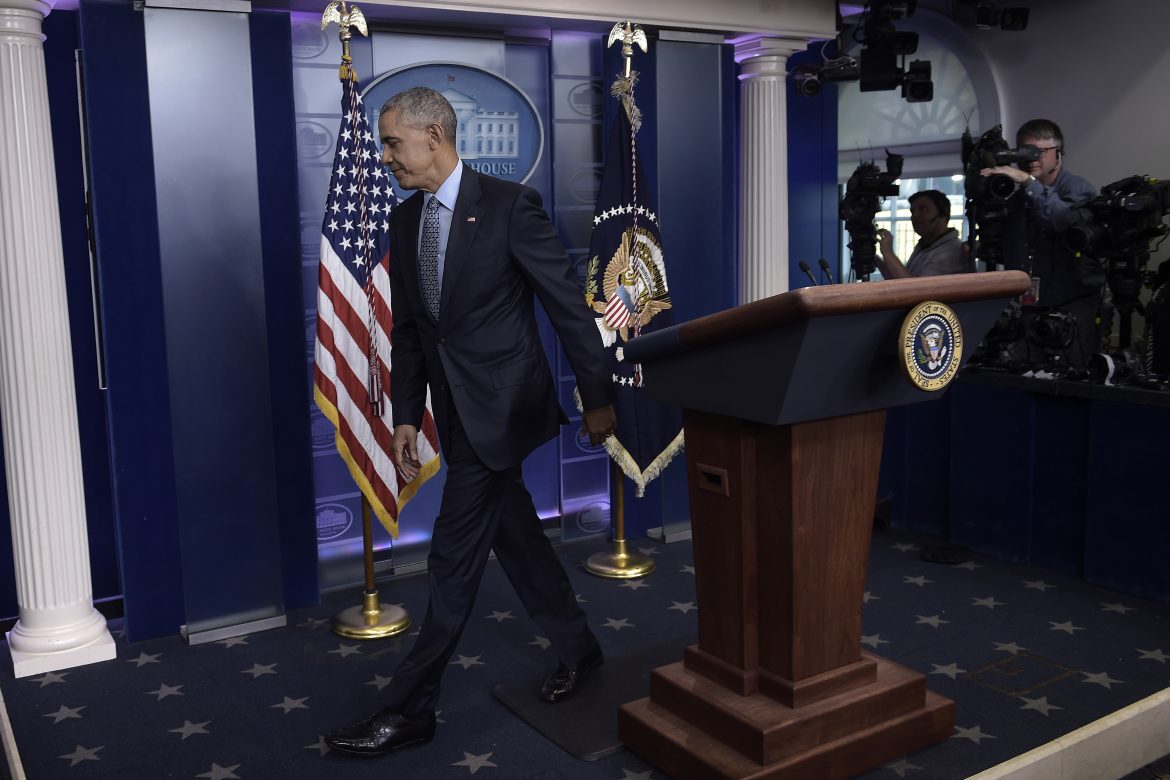 Obama exculpa a 330 presos a horas de dejar la Casa Blanca
