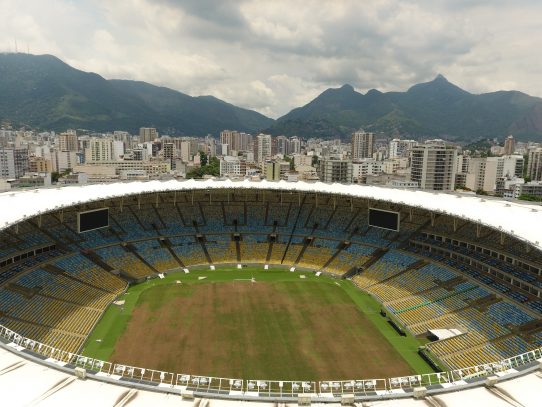 El Maracaná, templo del fútbol brasileño, librado al abandono