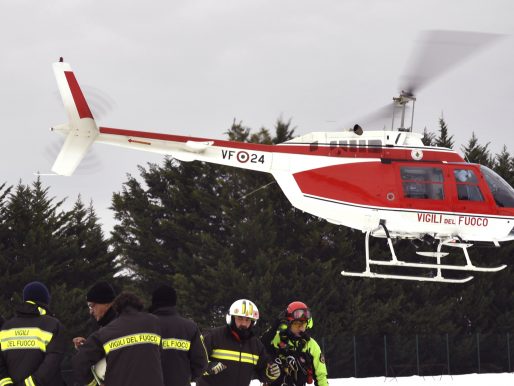 Avalancha sepulta más de 60 personas en hotel de Afganistán