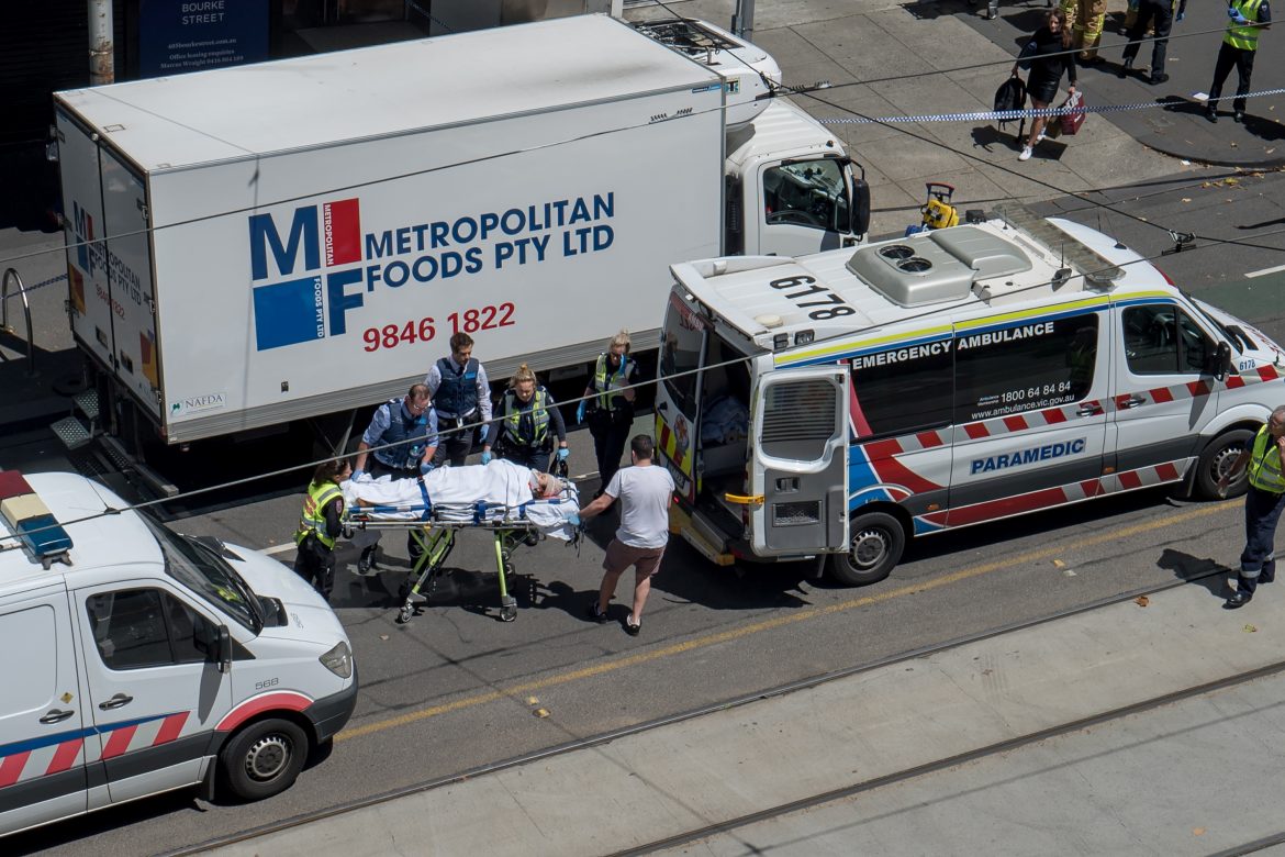 Un conductor mata a tres personas en embestida contra transeúntes en Australia