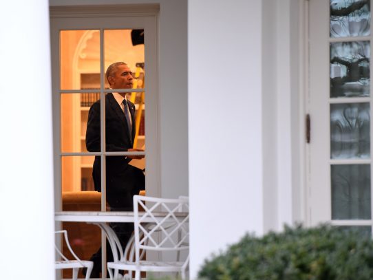 El presidente Barack Obama dejó el Salón Oval, símbolo del poder de EEUU