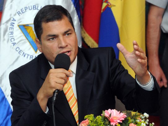 Correa celebra sus diez años en el poder en plena campaña electoral de Ecuador