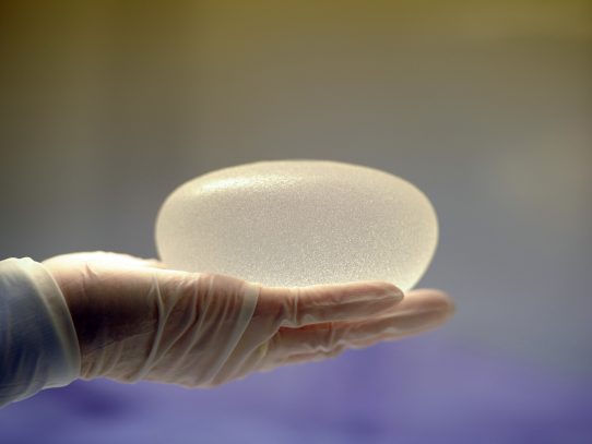 Canadá prohíbe un tipo de implantes mamarios de Allergan por riesgo de cáncer