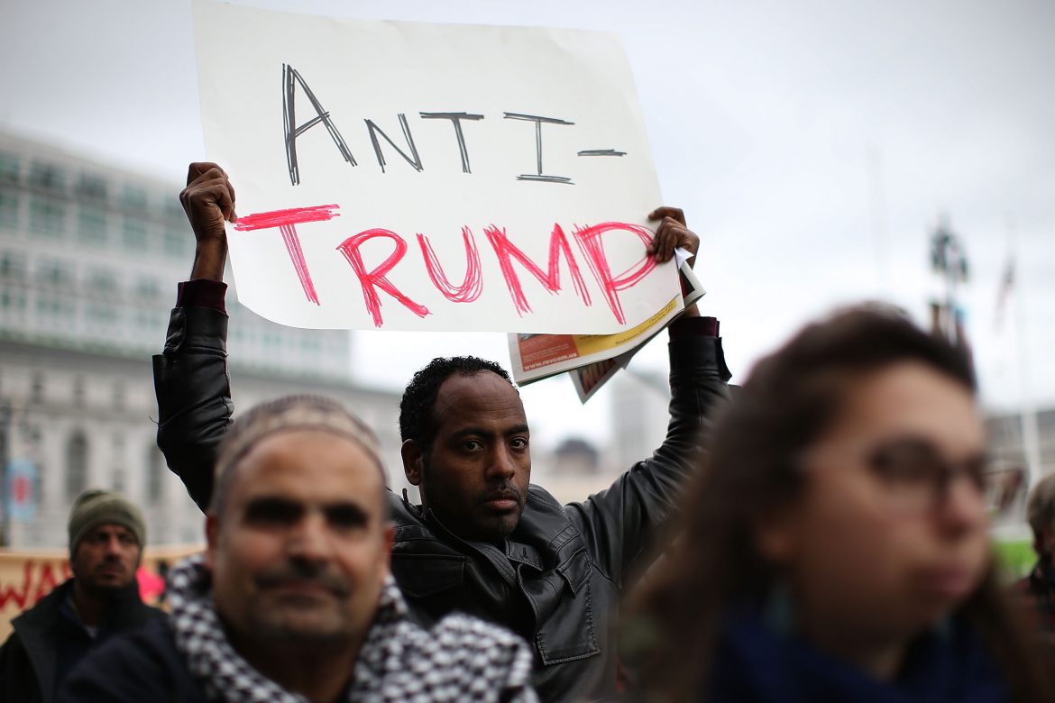 Trump, decidido a suspender entrada de musulmanes de siete países y de refugiados