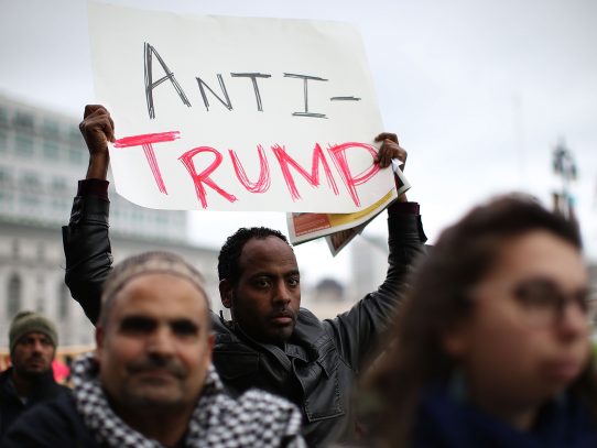 Trump, decidido a suspender entrada de musulmanes de siete países y de refugiados