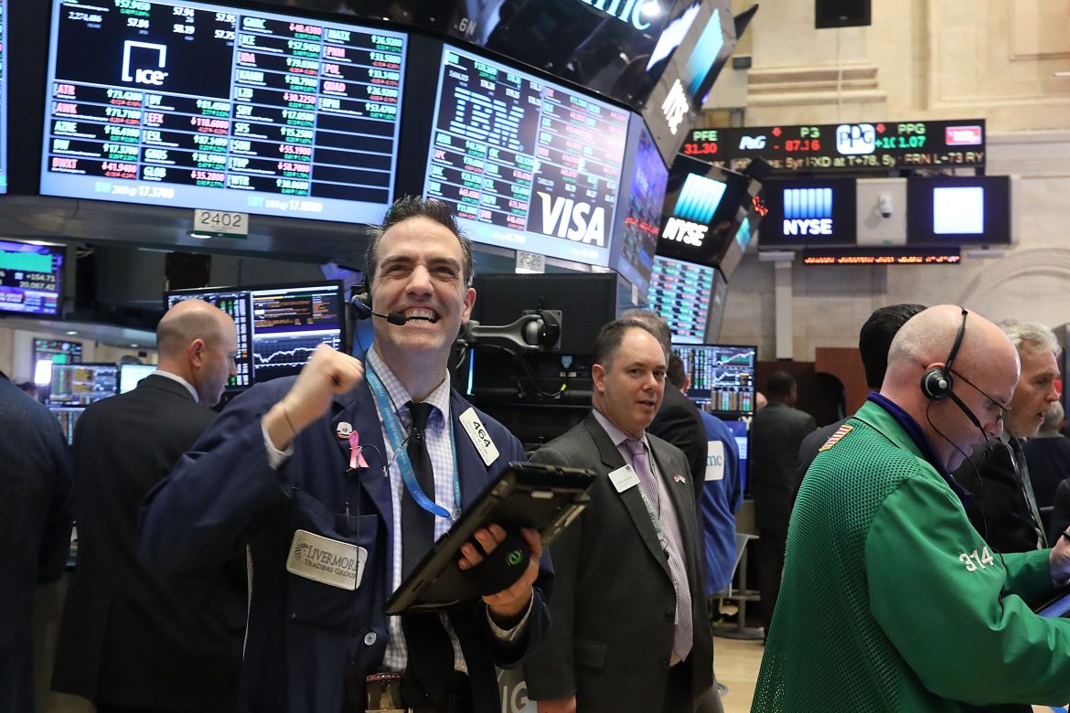 Wall Street cierra con récords gracias a resultados de empresas