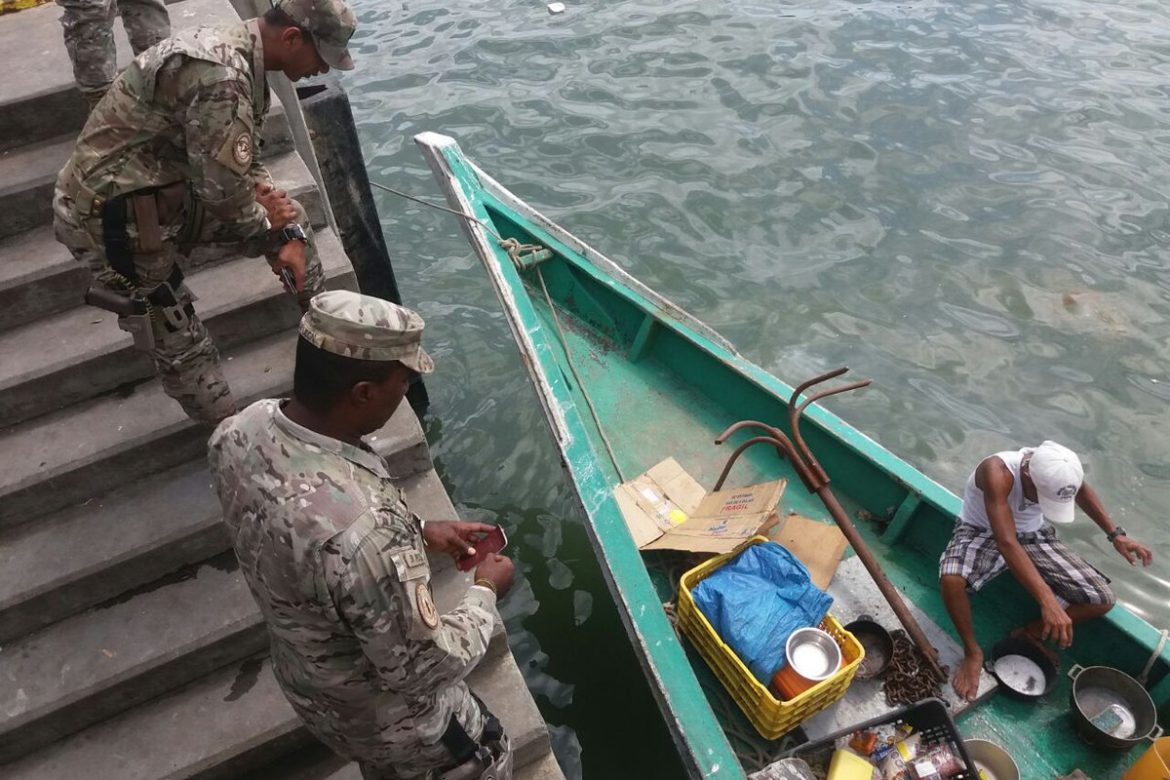 Embarcaciones menores toman medidas de seguridad ante fuertes oleajes en Panamá