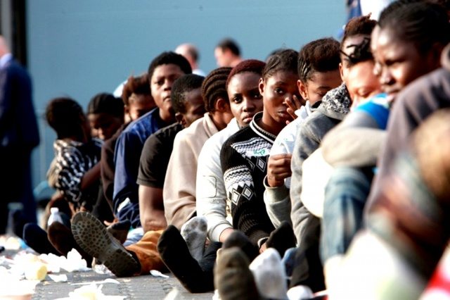 Un millar de migrantes fueron rescatados del mar Mediterráneo