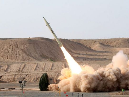 Irán dispara varios misiles balísticos durante maniobras militares
