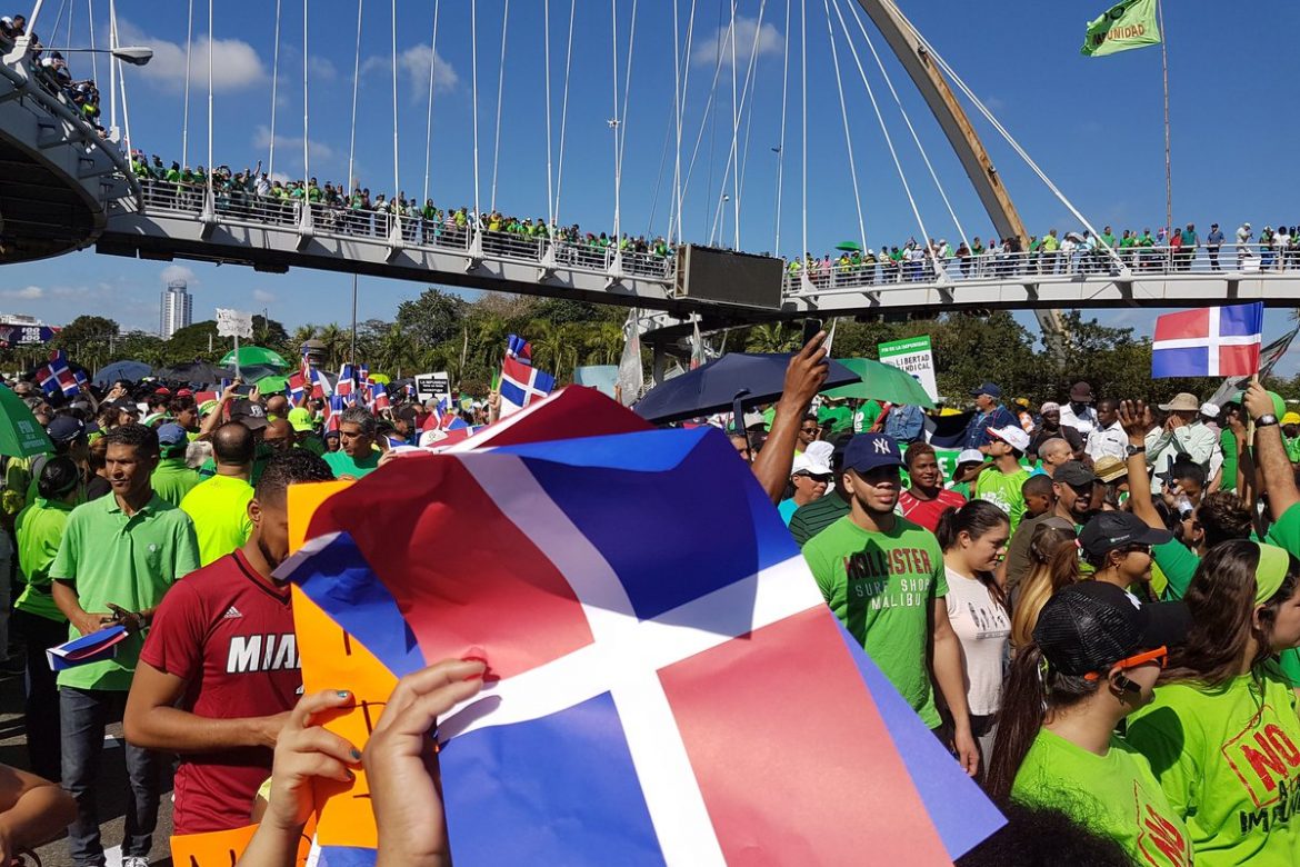 República Dominicana pide justicia en masiva marcha contra Odebrecht