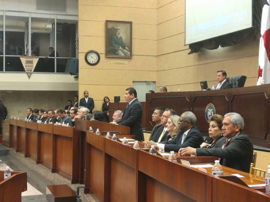 Rubén De León reconoce que hay temas pendientes de discusión en la Asamblea