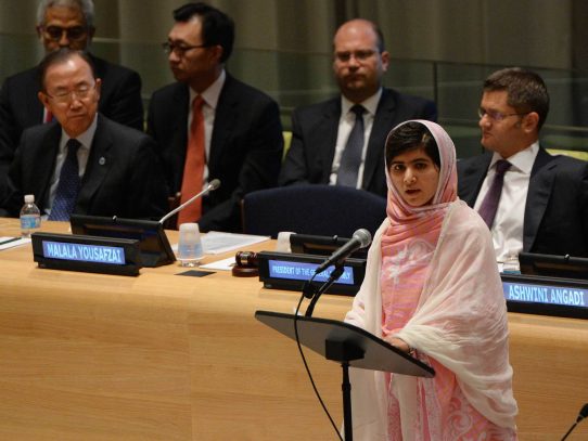 Malala ruega a Trump que ayude a los más indefensos del mundo