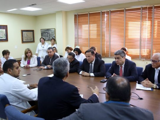 Varela anuncia medidas para disminuir moras quirúrgica en hospitales
