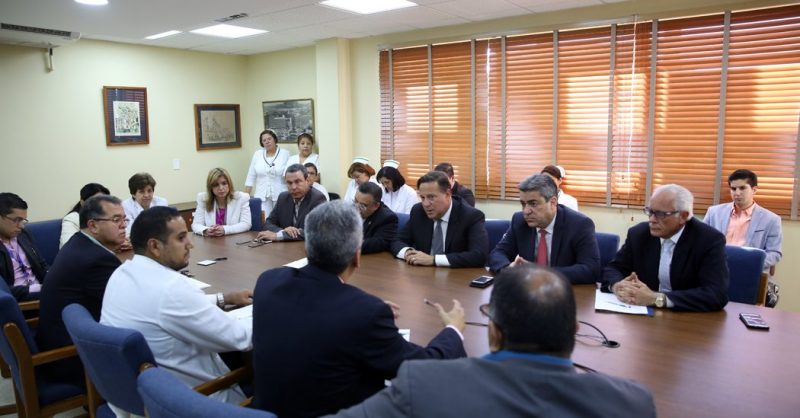 Varela anuncia medidas para disminuir moras quirúrgica en hospitales