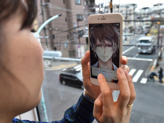 Mujeres japonesas no pueden resistirse al novio virtual