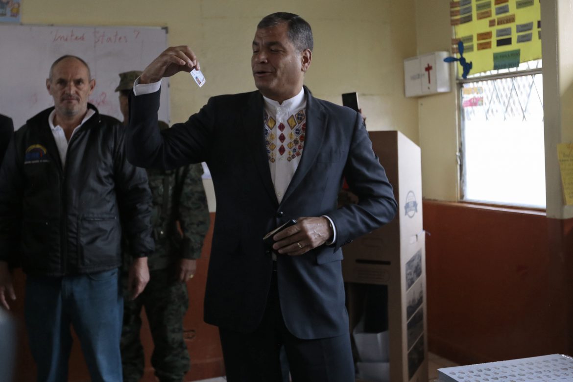 Correa vinculado en causa en Ecuador por secuestro de opositor en Colombia