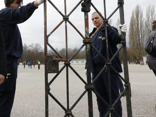 Vuelve a Dachau la puerta robada del campo de concentración