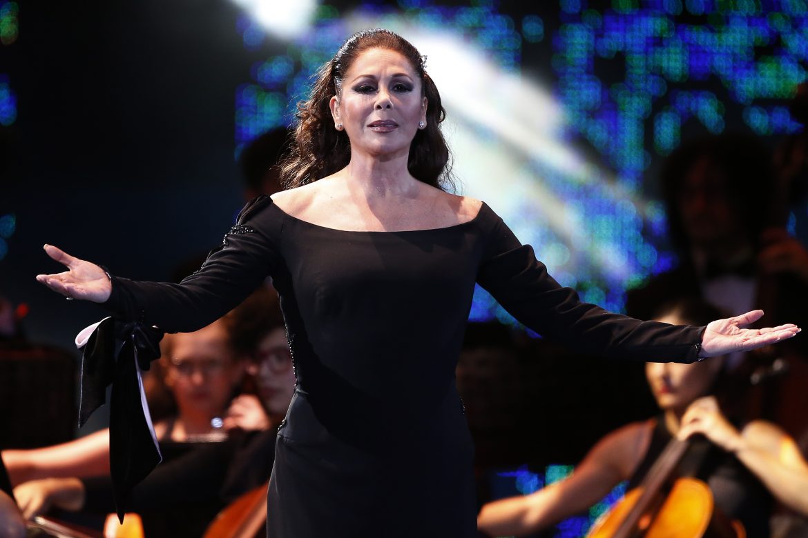 Isabel Pantoja protagoniza "emocionante" actuación en el Festival de Viña del Mar