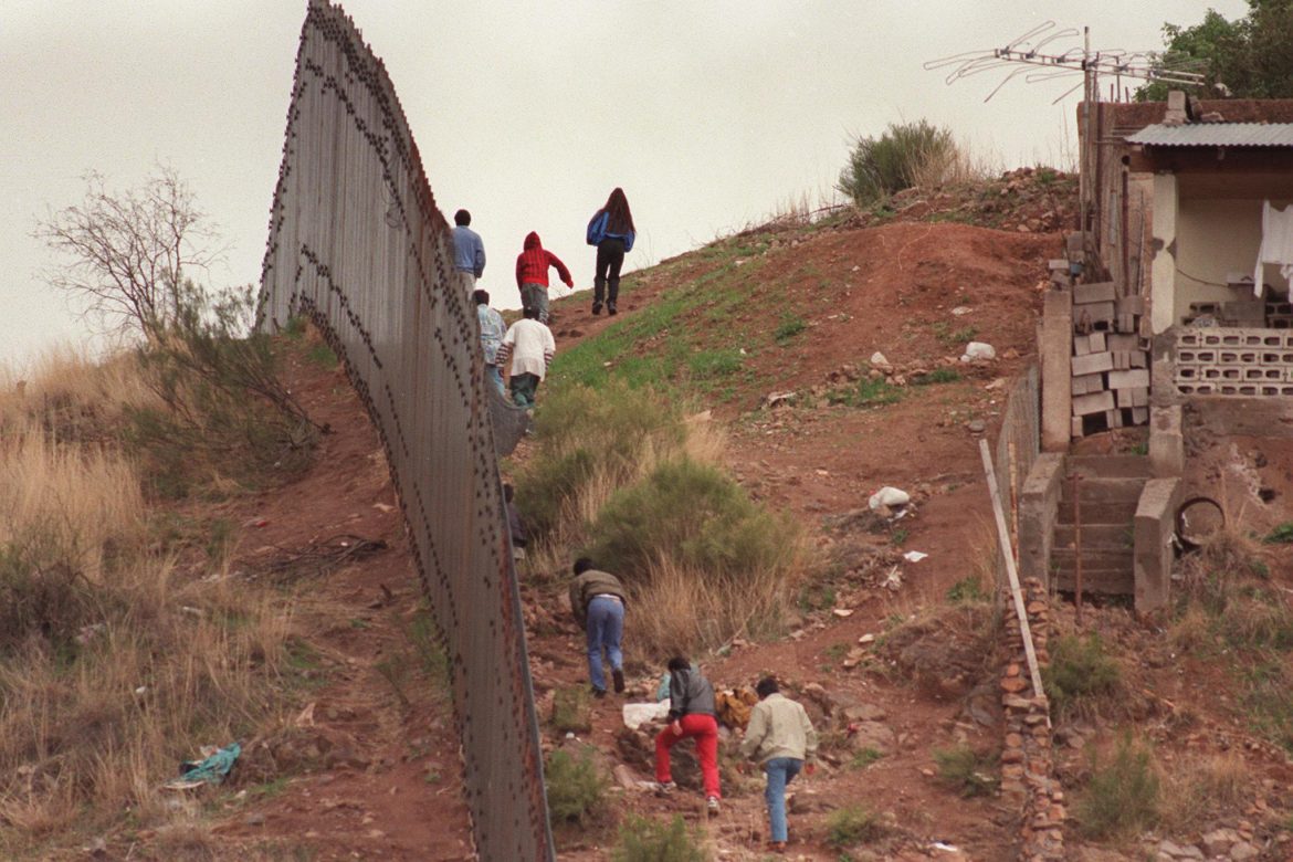 Kelly: "El muro fronterizo con México debería estar terminado en dos años"