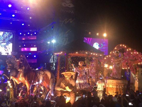 Culecos, diversión y desfiles en el domingo de Carnaval capitalino