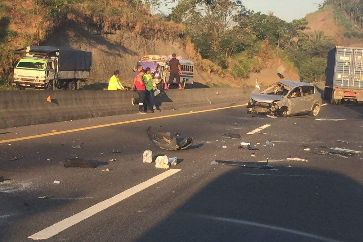 Accidente de tránsito en la autopista Panamá-Colón