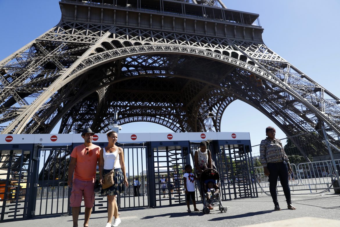 Francia aún es primer destino turístico mundial pese a los atentados