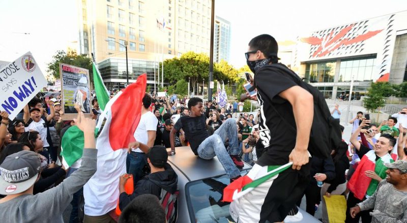 Mexicanos convocan masivas protestas contra Trump al grito de "Vibra México"