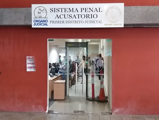 Imputan cargos a dos venezolanas por práctica ilegal en clínica estética