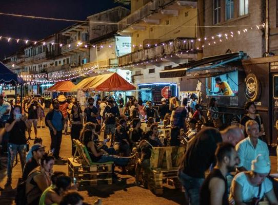El Terraplén, de callejón de buhoneros a nuevo espacio cultural en la capital panameña