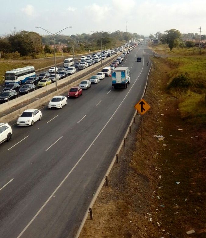 "Tranques" se mantienen en la autopista Arraiján-La Chorrera