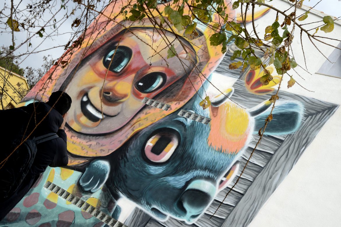Pueblo de España se convierte en atractivo turístico por arte urbano