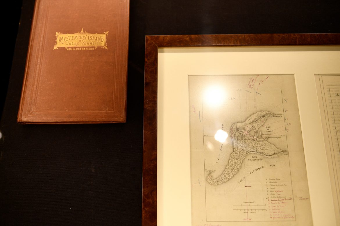 Subastan en París el mapa de "La isla misteriosa" del escritor Julio Verne