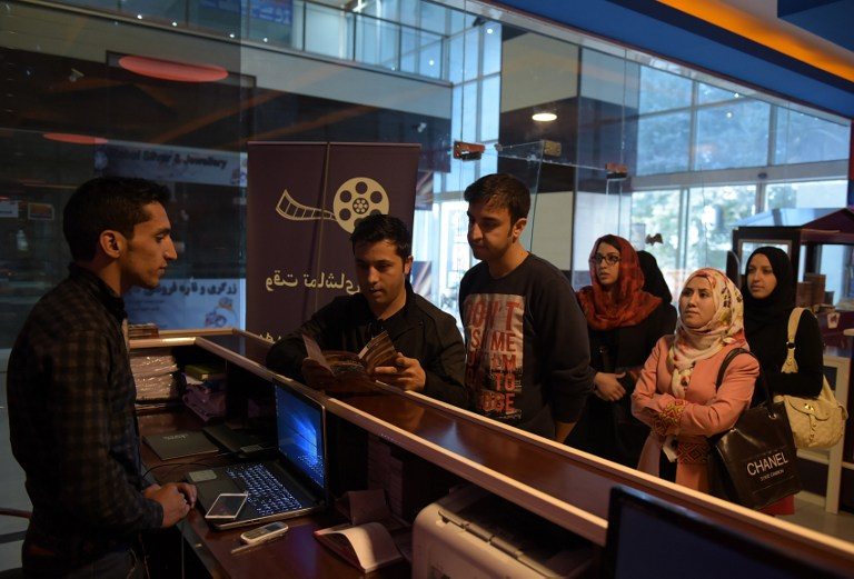 Proyectan por primera vez cine familiar en Kabul